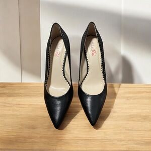 Violet & Red Black Leather Heels Metallic Gold Dots on Back Heel 3.5" Size 8.5